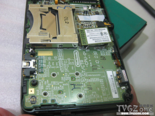 Illustration for article titled Check Out The Inside Of A 3DS